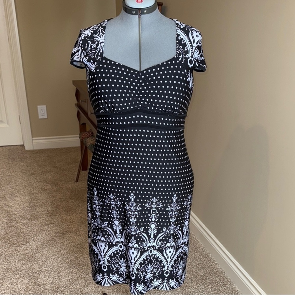 Reitmans Dress Black and White Sheath Sweetheart Neckline Women's Size M